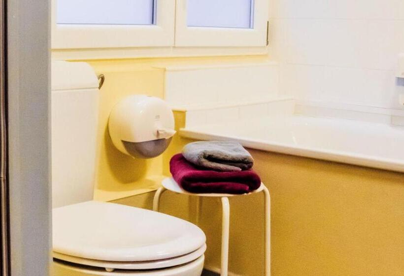 غرفة كومفورت, Des Postes