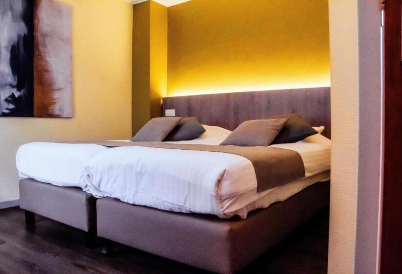 غرفة كومفورت, Des Postes