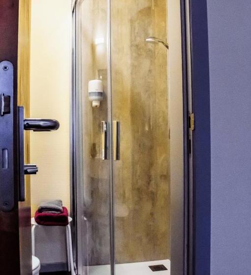 غرفة قياسية, Des Postes