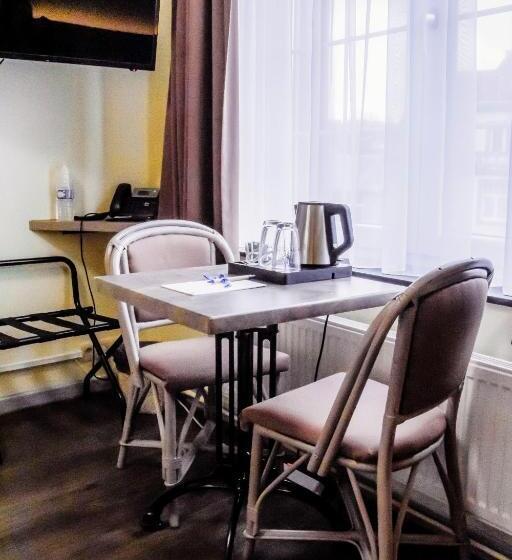 غرفة قياسية, Des Postes