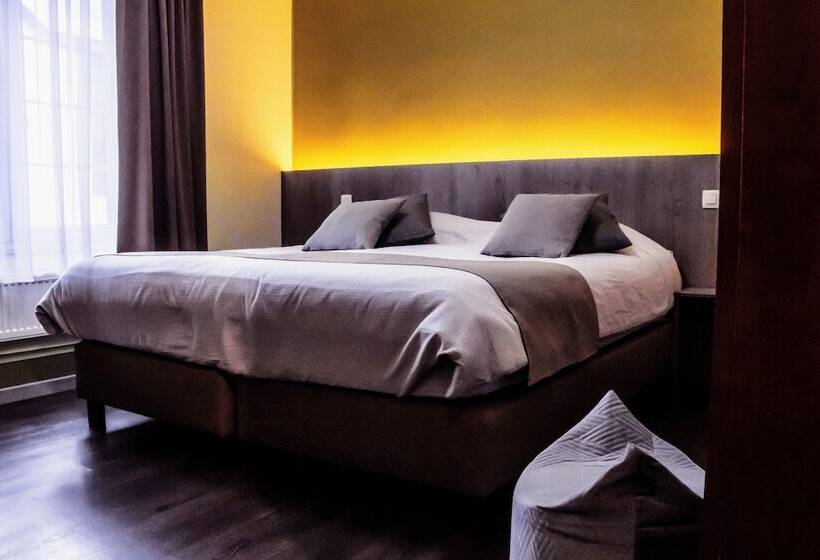 غرفة كومفورت, Des Postes