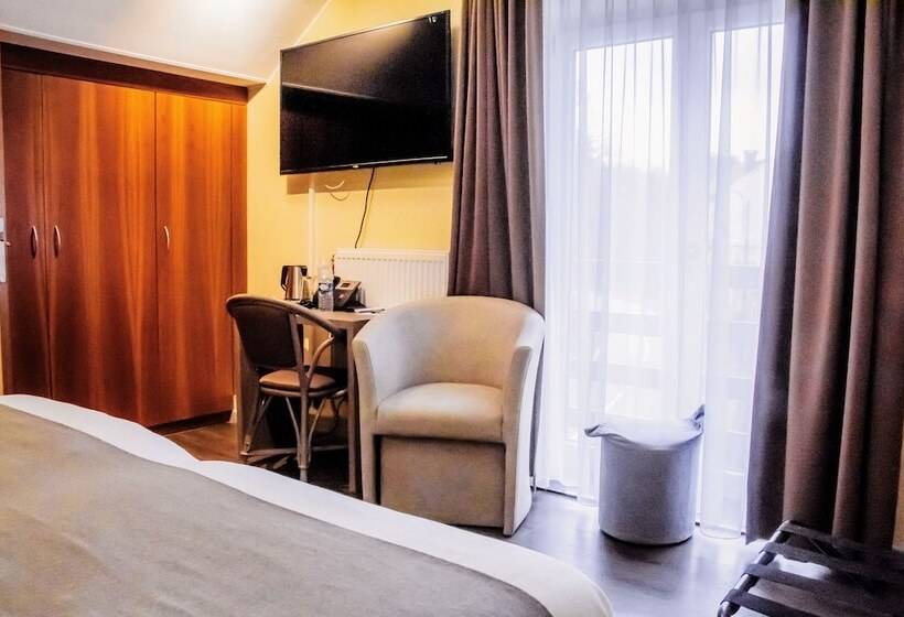 غرفة كومفورت, Des Postes