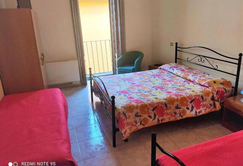 חדר סטנדרט לארבעה, Affittacamere Centro Storico