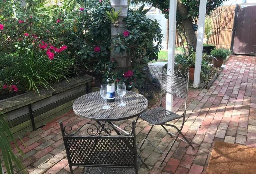 اتاق استاندارد, Bayview Studio