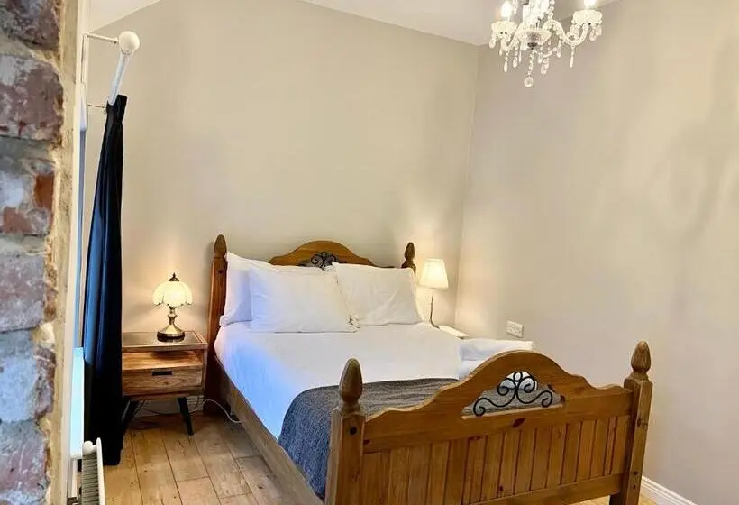 バルコニー付きスタンダードルーム, Picturesque Riverview Cottage Pettigo