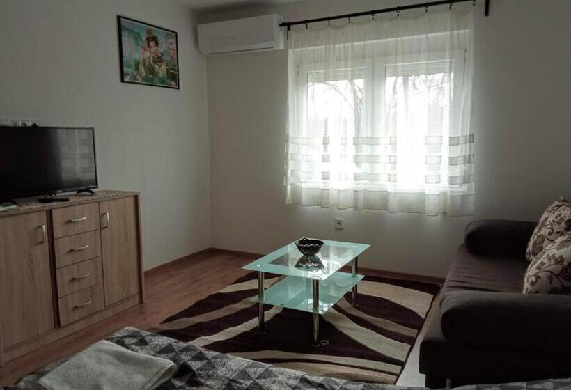 غرفة قياسية رباعية, érdi Muskátlis Vendégház