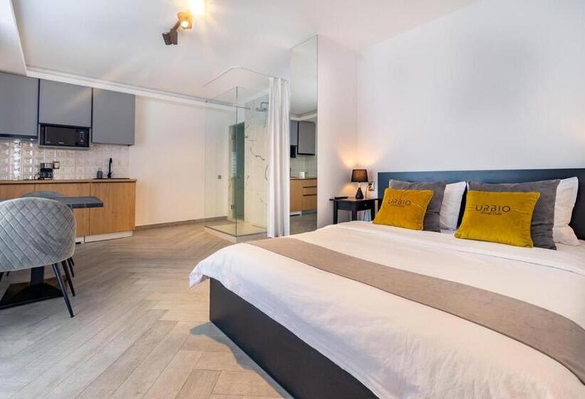 标准工作室带阳台, Urbio Private Suites