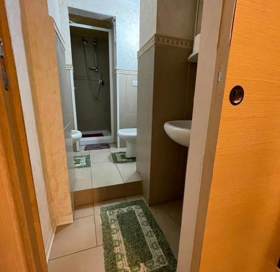 اتاق اکونومی, B&b Sotto Gli Archi