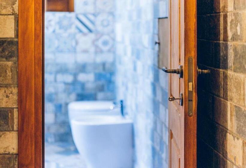 اتاق لوکس, Aquila D Oro Trieste