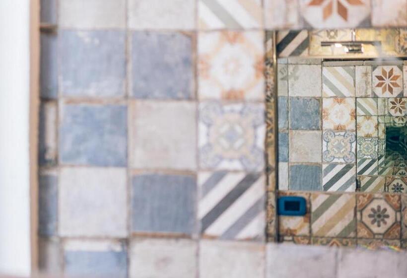 اتاق لوکس, Aquila D Oro Trieste