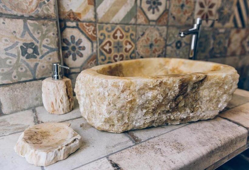 اتاق لوکس, Aquila D Oro Trieste