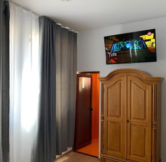 스탠다드 룸 킹사이즈 침대, Niko’s House