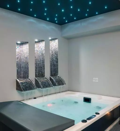 سوئیت با وان آب گرم, Anagenessis Resort