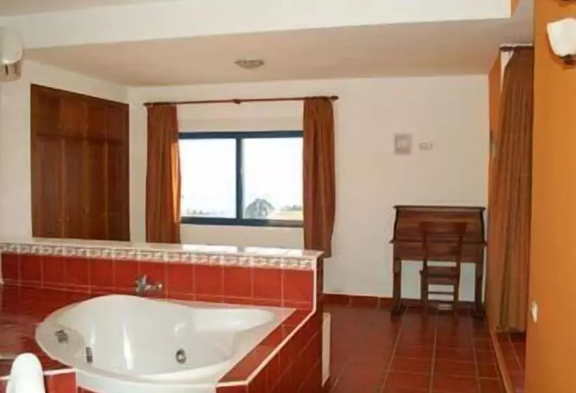 اتاق استاندارد با تراس و چشم‌انداز دریا, Hostal El Dorado