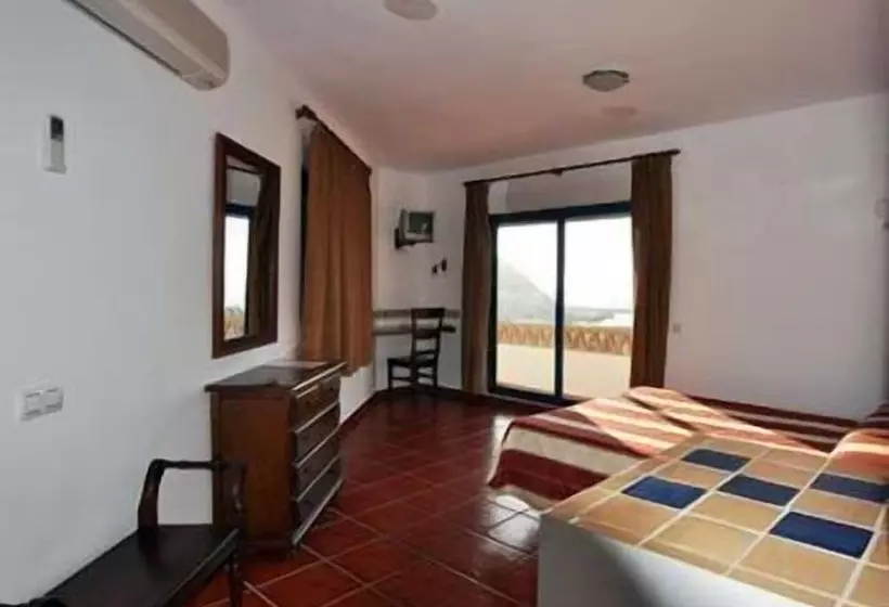 اتاق استاندارد با تراس و چشم‌انداز دریا, Hostal El Dorado