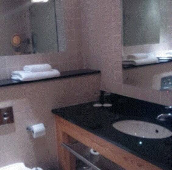 חדר קלאסי, Annebrook House