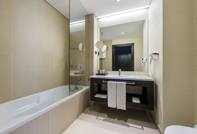 اتاق اجرایی با چشمانداز دریا, Baia