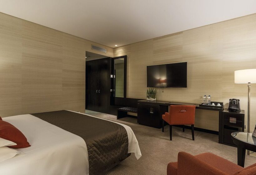 اتاق اجرایی با چشمانداز دریا, Baia