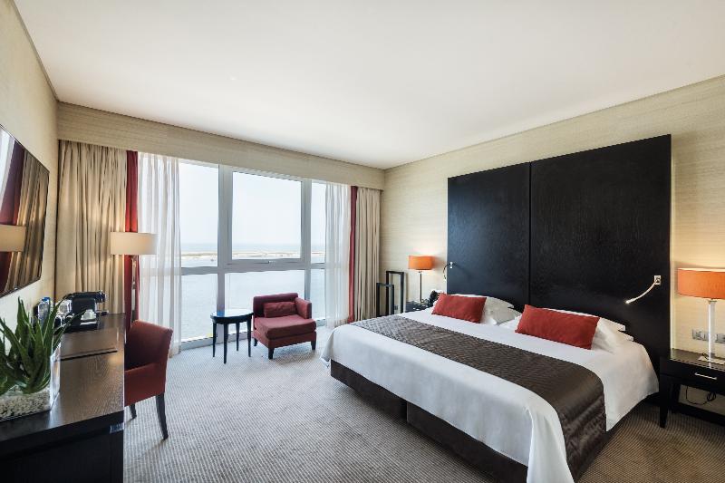 اتاق اجرایی با چشمانداز دریا, Baia