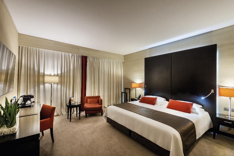 اتاق اجرایی با چشمانداز دریا, Baia