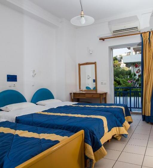 חדר סטנדרט לשלושה, Kiani Akti