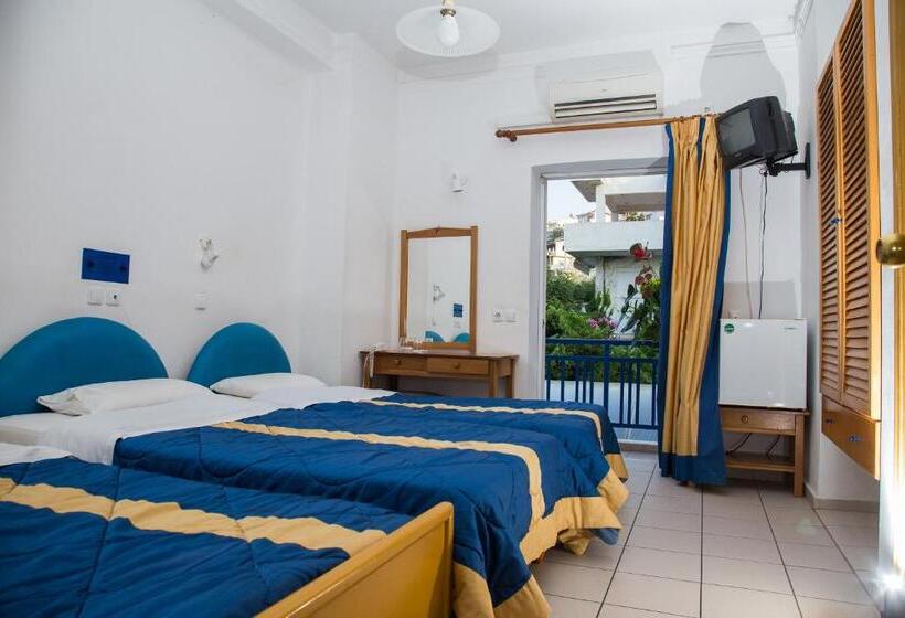 חדר סטנדרט לשלושה, Kiani Akti