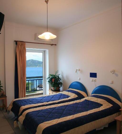 חדר משפחתי, Kiani Akti