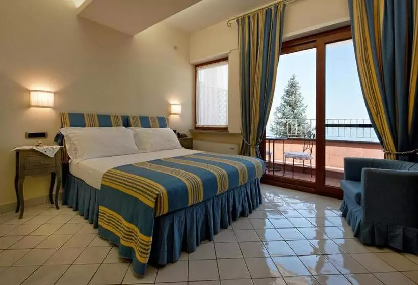 اتاق استاندارد با بالکن و چشم‌انداز دریا, Villa Poseidon & Events