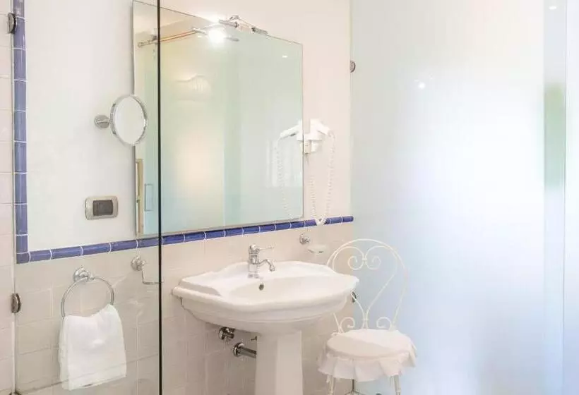 اتاق استاندارد سه تخته با چشم‌انداز باغ, Villa Poseidon & Events