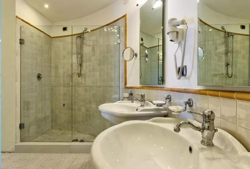 اتاق استاندارد چهار تخته با چشم‌انداز دریا, Villa Poseidon & Events