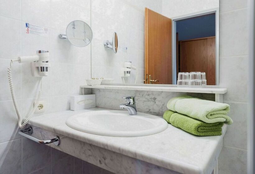 غرفة سوبيريور رباعية, Zum Mohren