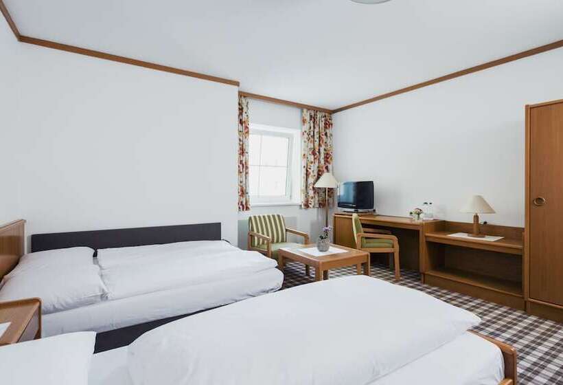 غرفة عائلية, Zum Mohren