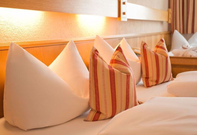 غرفة عائلية, Zum Mohren