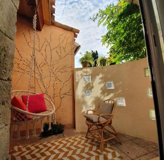 Люкс Кровать Кинг, Au Secret Des Brégines