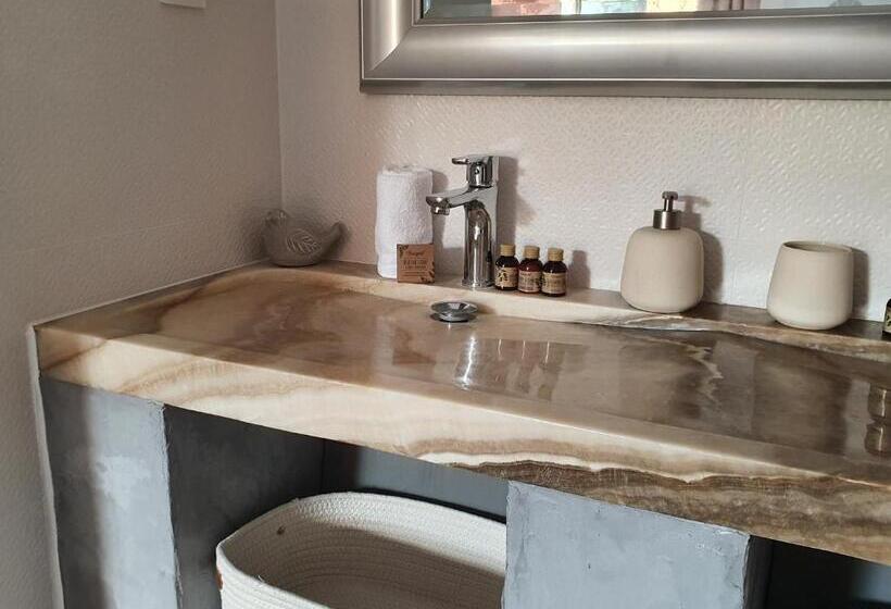 Люкс Кровать Кинг, Au Secret Des Brégines