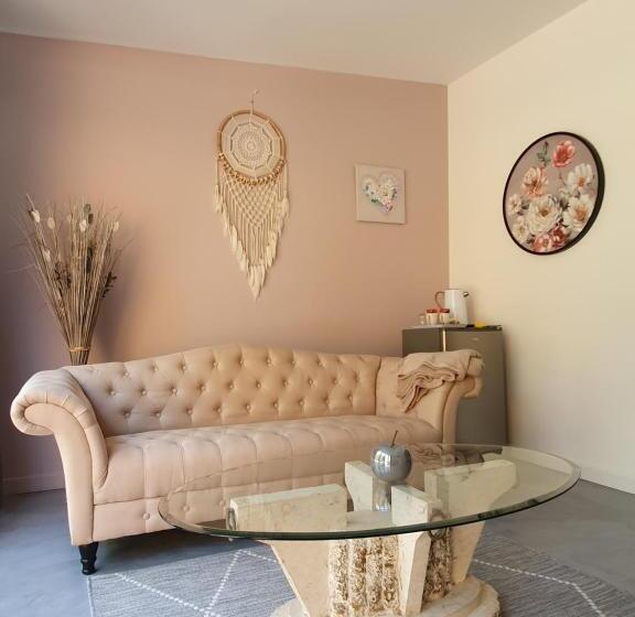 Люкс Кровать Кинг, Au Secret Des Brégines