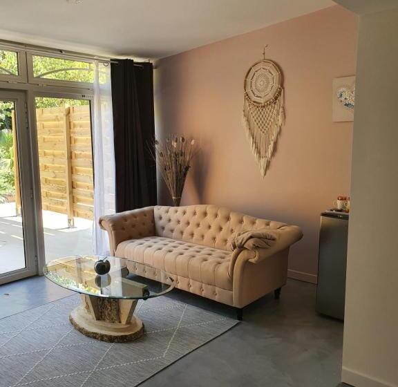 Люкс Кровать Кинг, Au Secret Des Brégines