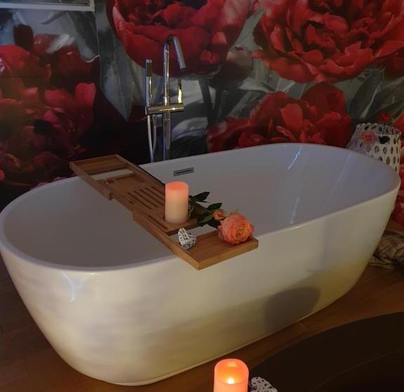 Люкс Кровать Кинг, Au Secret Des Brégines