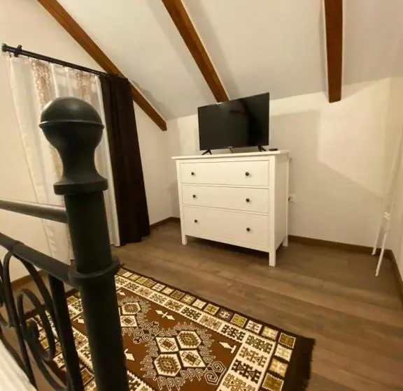 庭の見える１ベッドルームアパートメント, Casa Moldovan