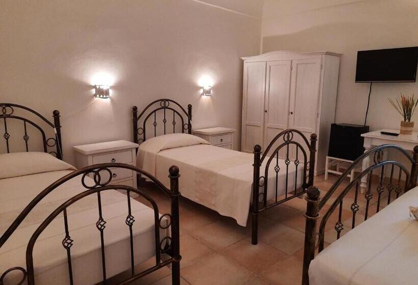 Четырехместный Номер Стандарт с Балконом, Domo Antiga Guest Rooms