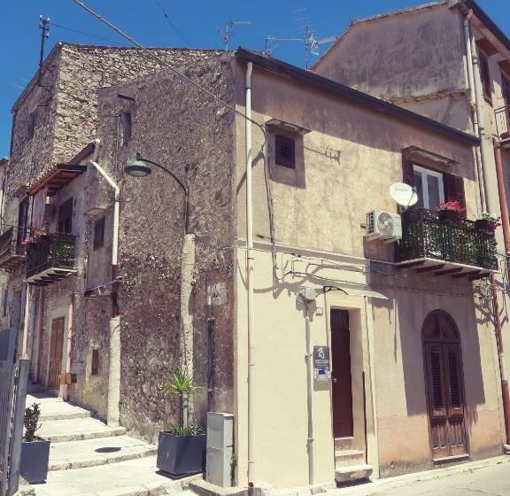 اتاق لوکس با تخت بزرگ, Guest House Piana Degli Albanesi