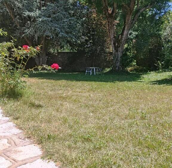 Номер Стандарт Вид на Сад, L Imprévu