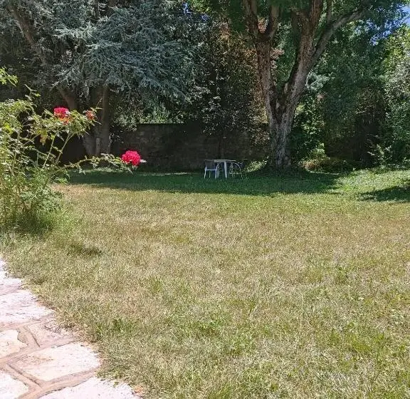 Quarto standart vista jardim, L Imprévu