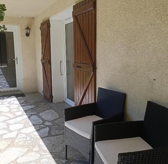 Номер Deluxe Кровать Кинг, L Imprévu