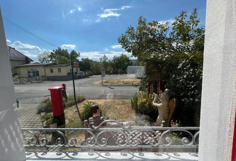 スタンダードルーム, The Little Britain Inn Themed Hotel One Of A Kind In Europe