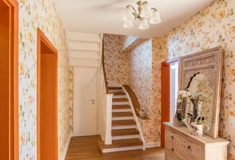 スタンダードルーム, The Little Britain Inn Themed Hotel One Of A Kind In Europe