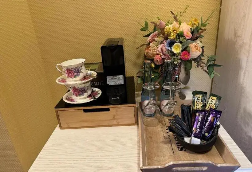 クイーンサイズベッドのスタンダードルーム, The Little Britain Inn Themed Hotel One Of A Kind In Europe
