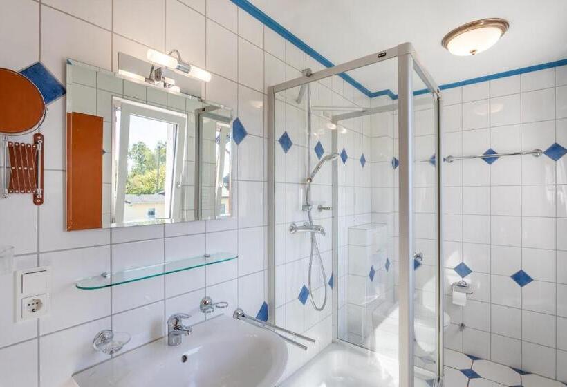 Номер Стандартный Кровать Куин, The Little Britain Inn Themed Hotel One Of A Kind In Europe