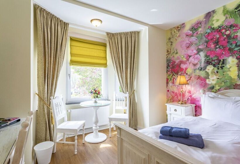 חדר סטנדרט, The Little Britain Inn Themed Hotel One Of A Kind In Europe