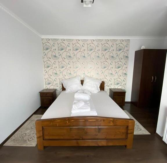 اتاق استاندارد, Conacul Lupilor